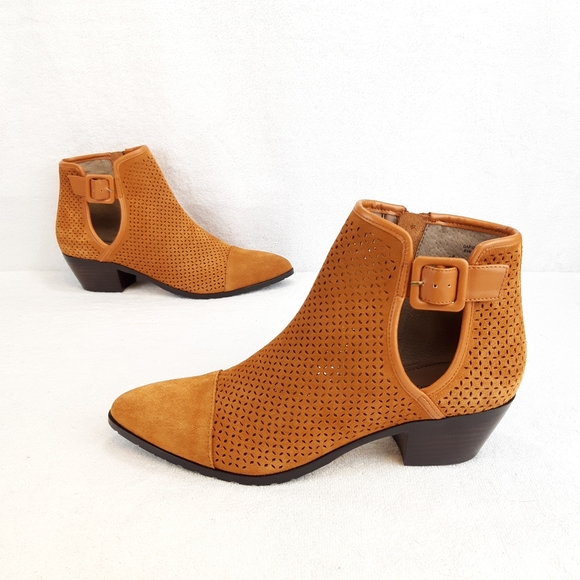 DONALD J PLINER DARIO SUEDE ANKLE BOOTIES - Picture 8 of 16